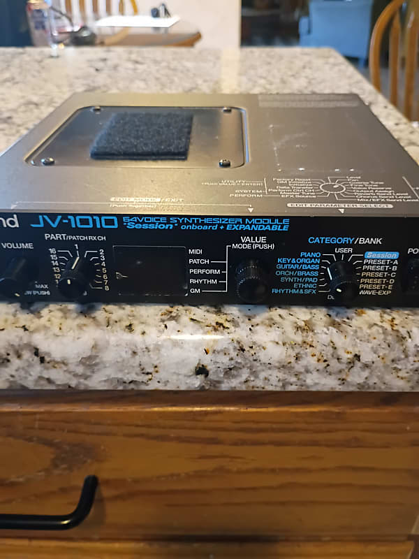 Roland JV-1010 64-Voice Synthesizer Module | Reverb
