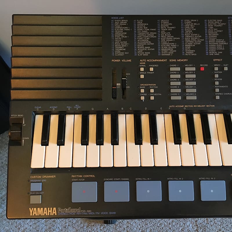 ヤマハ　ポータサウンドPSS-680 電子キーボード Yamaha PortaSound PSS-680 61-Key Digital Keyboard Music