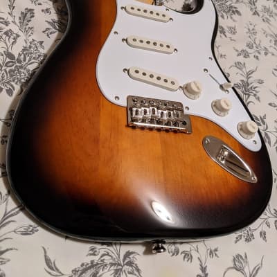 Squier Classic Vibe Stratocaster '50s Loaded Body, 2-Tone Sunburst image 3