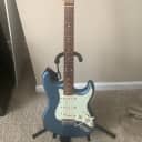 Fender Stratocaster 2021 Lake Placid blue