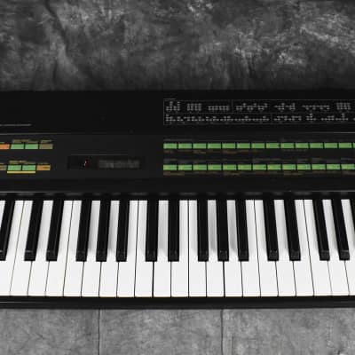 YAMAHA DX7 Digital Programmable Algorithm Synthesizer in Very Good Condition image 2