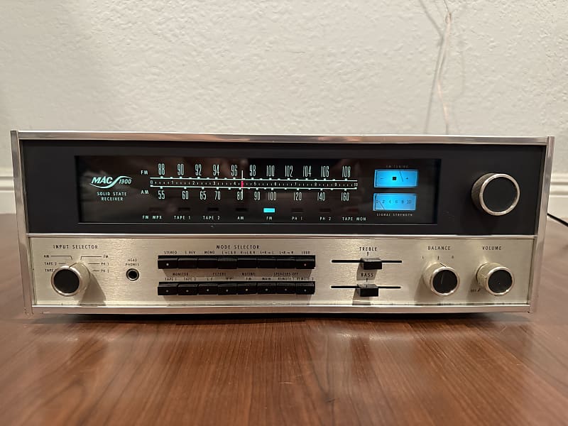 MCiNTOSH  MAC 1900 Solid State Stereo Amplifier  			