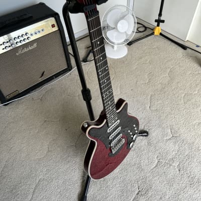 Brian May Signature Special - Red (Including Hard Case) image 4