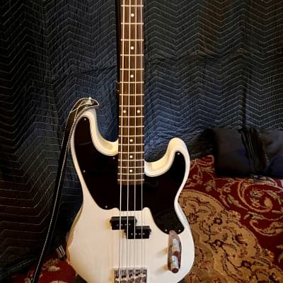 Fender Mike Dirnt Road Worn Artist Series Signature Precision Bass with Rosewood Fretboard 2015 - Present - White Blonde for sale
