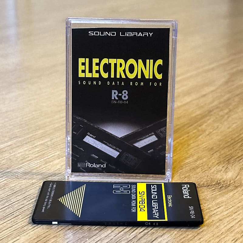 Roland R-8 / R-8m / R-8 MKII | SN-R8-04 ELECTRONIC