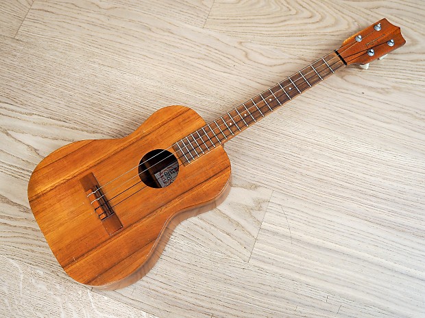 Kamaka top baritone ukulele