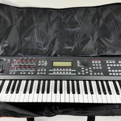 Yamaha MOXF6 61-key Synthesizer Workstation with Soft Case and Power Supply