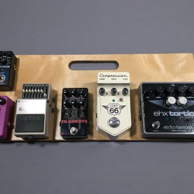 MadPedalBoards - Flat 8.75" x 19 7/8"  Pedalboard \ Poly with hook and loop image 4