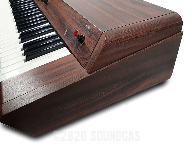 YAMAHA SS-30 アナログシンセ Yamaha SS30 STRINGS synth, with added NUX Modcore pedal