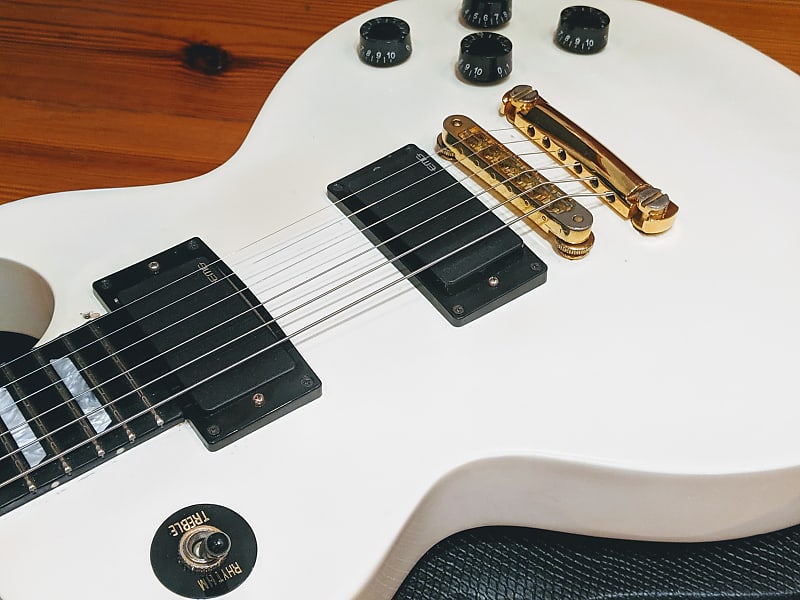 Gibson 2008 Les Paul Studio Alpine White Gold Ebony