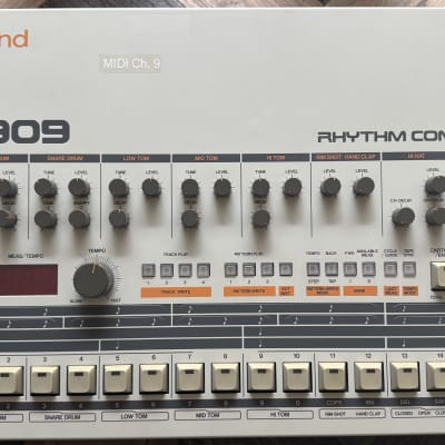 Roland TR-909 Drum Machine - Amazing Condition!