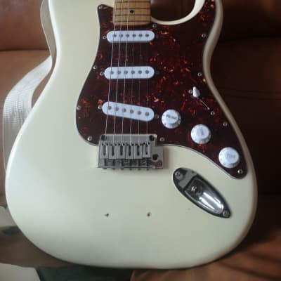 Squier Deluxe Stratocaster 2007 - 2018 - Pearl White Metallic image 8