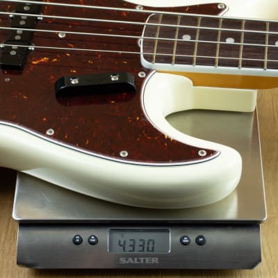 Fender American Vintage II 1966 Jazz Bass Olympic White V2321133 image 3
