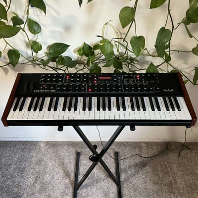 Dave Smith Instruments Prophet 08 PE 61-Key 8-Voice Polyphonic Synthesizer 2009 - 2015 - Black with Wood Sides