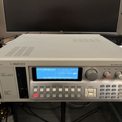 Akai S3200 MIDI Stereo Digital Sampler 1992 - White