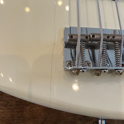 Fender Jazz Bass 1993 White with gig bag image 4