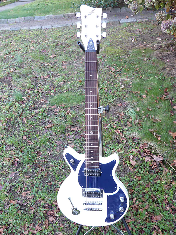 First Act volkswagon electric guitar  white image 1