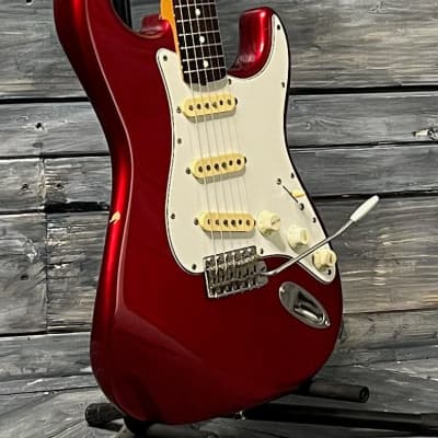 Used Fender 1986 '62 Reissue MIJ Stratocaster Electric Guitar with Hard Shell Fender Case - Candy Apple Red image 5