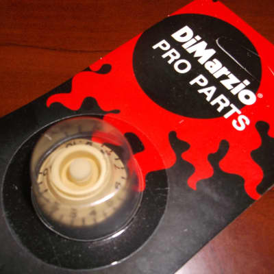 DiMarzio DM2101 Bell Knob For Guitar, #0-10 - CREME CREAM