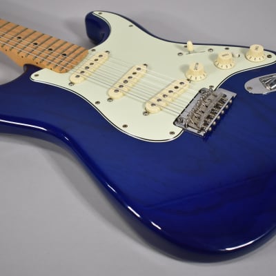 2019 Fender Deluxe Stratocaster Sapphire Blue Finish Electric Guitar w/Bag image 10