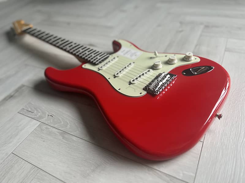 Immagine Fender MIJ Hybrid II Stratocaster with Rosewood Fretboard 2023 - Modena Red - 1