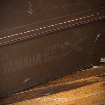 Yamaha DX-7 Digital FM Synthesizer w/ Original Brown Case 100V image 5