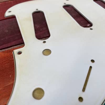 Real Life Relics White Stratocaster® Pickguard 8 Hole White 3 Ply Aged   [PGU3] image 4