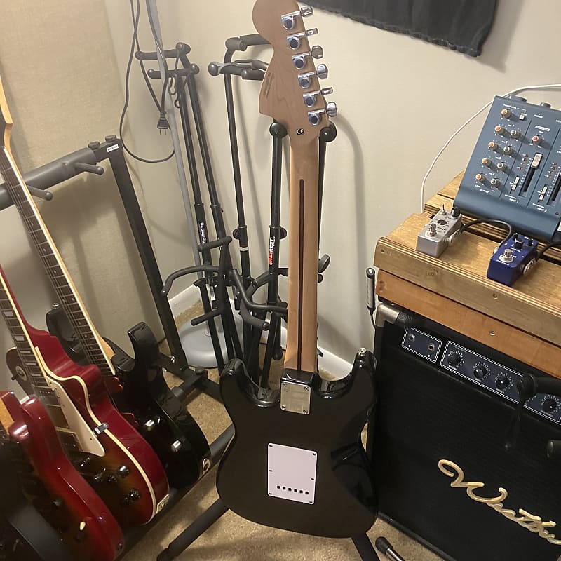 最終価格Squier Stratocaster Standard Squier Standard Stratocaster - Upgrade (Indonesia/China