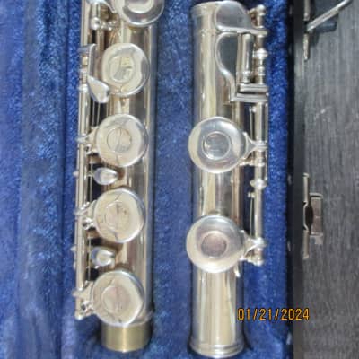 Gemeinhardt 2SP Straght-Headjoint Flute with Offset G . Made in USA image 2
