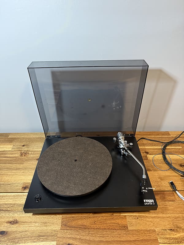Rega planar 3 turntable anti skating tone arm made in England