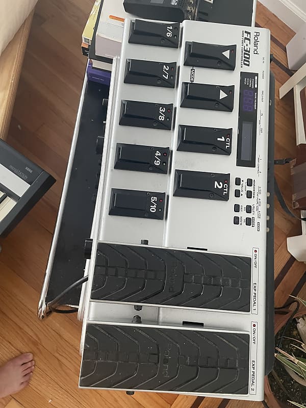 Roland FC 300