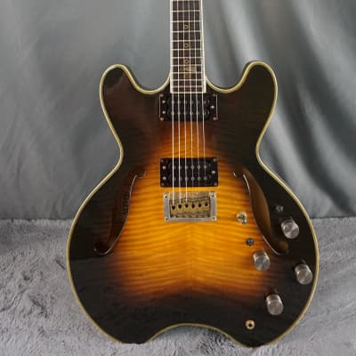 Daion Headhunter 555 Hollow Body - Quilted Tobacco Burst image 2