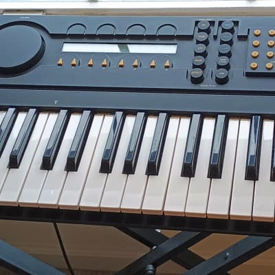 Yamaha YS200 FM Synthesizer 1988 - Black