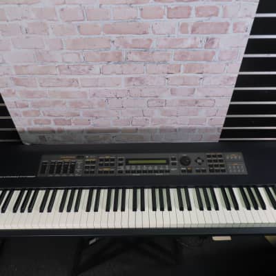 Roland XV 88 Synthesizer (Buffalo Grove, IL)