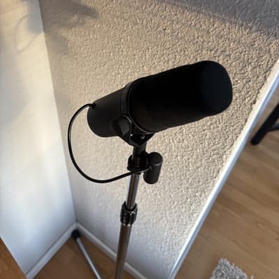Shure SM7B Cardioid Dynamic Microphone 2001 - Present - Black image 3