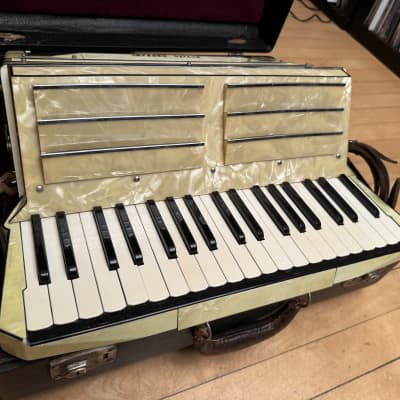Vintage Petite Soprani Accordion 1950s - Pearl image 4