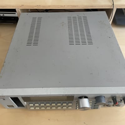 Akai S1000 MIDI Stereo Digital Sampler 1988 - White image 2