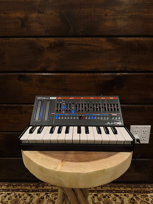 Roland JU-06 Boutique Series Synthesizer w/ K-25m Keyboard