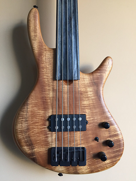 Roscoe deals fretless bass