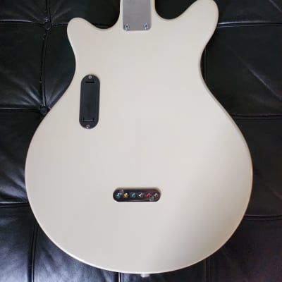 First Act Limited Edition Volkswagen Garage Master 2006 - White with Black Pickguard image 5