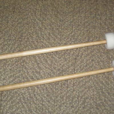 ONE pair new old stock (with packaging) Vic Firth T2 AMERICAN CUSTOM TIMPANI - CARTWHEEL MALLETS (SOFT), Head material / color: Felt / White -- Handle material: Hickory (or maybe Rock Maple) from 2010s (2019) image 18