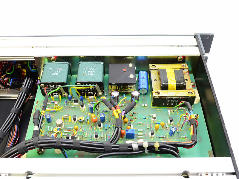 Neve 33609 Discrete Stereo Compressor / Limiter Metal Knob image 3