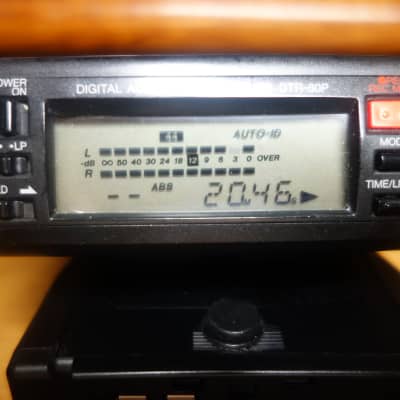 Denon DTR-80P DAT recorder in great working condition image 9