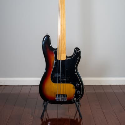 Fender Precision Bass Fretless with Maple Fingerboard 1970 - 1983 Sunburst image 4