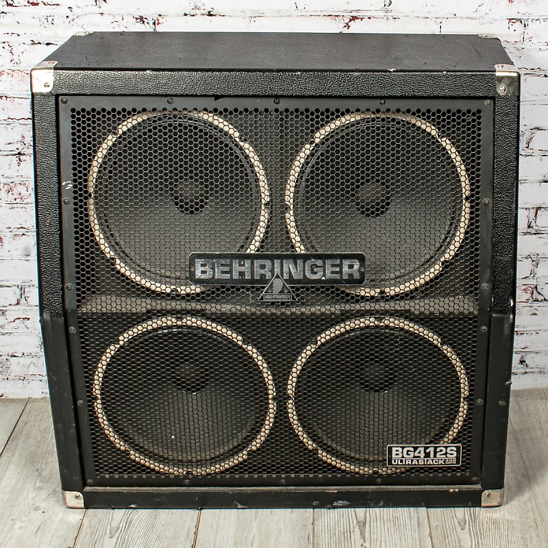 Behringer BG412S Stereo Guitar 4x12 400W/8ohm Reverb