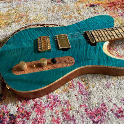 Wesley Design One of One Custom Electric Guitar 2022 - Phthalo Blue/ Natural image 4