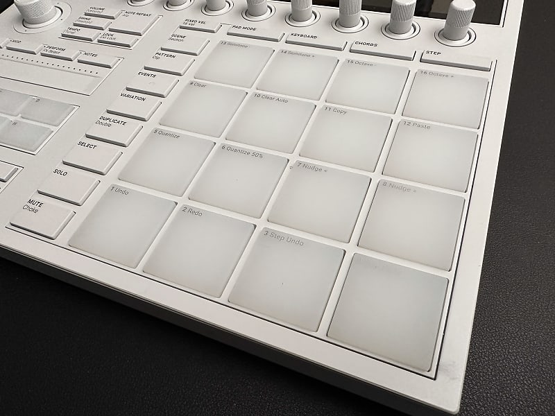 MASCHINE+ VAPOR GRAY 限定カラー MASCHINE Plus MASCHINE+ VAPOR GRAY 限定カラー MASCHINE Plus LIMITED EDITION