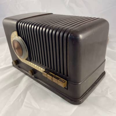 Silvertone #7004 1941 - "Candy Cane" Vintage AM Radio image 3