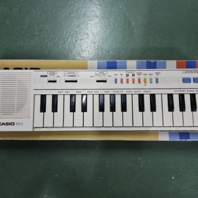 Casio PT-1 29-Key Mini Synthesizer 1982 - 1988 - White