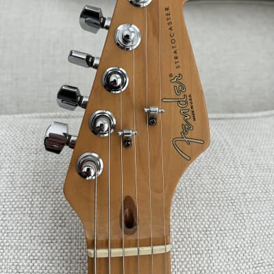 Fender American Standard Stratocaster with Maple Fretboard 1995 - 1997 - Brown Sunburst image 5